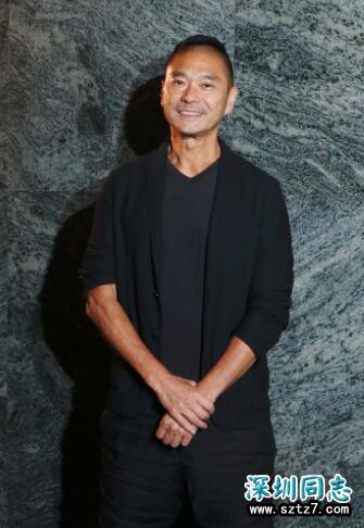 他放弃家族千万遗产 只为出柜与同性爱人结婚