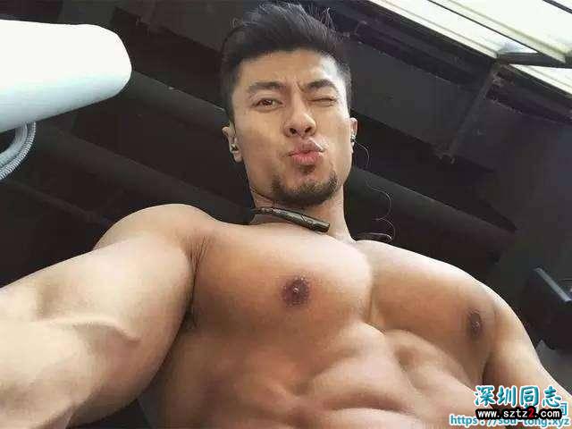 胸肌宏大,阳刚肌肉男模